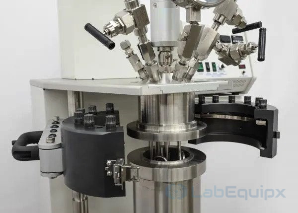 Split-Ring Closures for Stirred Reactors LESRCSR